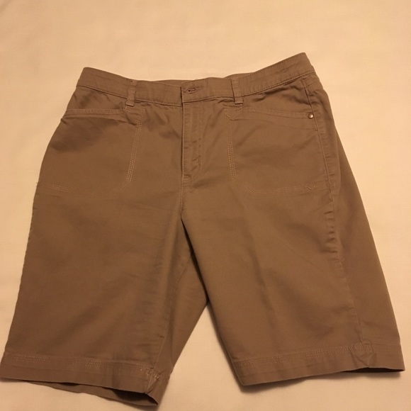 Gloria Vanderbilt Pants - ⭐️Jean style shorts.